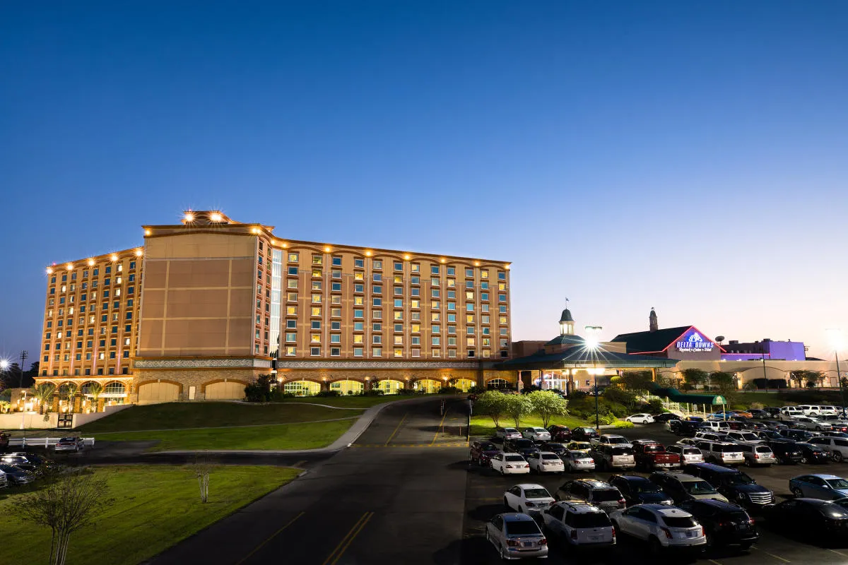 Planning a first casino table visit around a relaxed resort evening